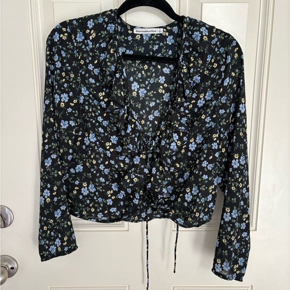 Abercrombie & Fitch Ruffle Tie Front Blouse Size Small - Picture 2 of 7